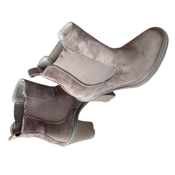 Nine West Suede Chelsea Ankle Booties Block Heel Lug Sole Women's 6.5 - Picture 13 of 15